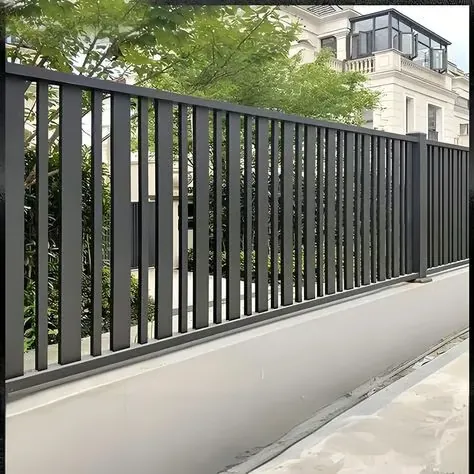 Cerramiento de barrotes de hierro sobre muro